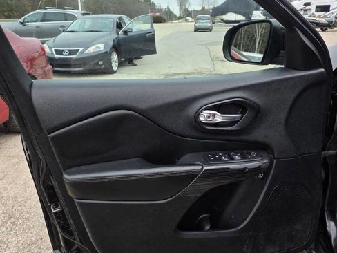 Used 2015 Jeep Cherokee Limited image 13