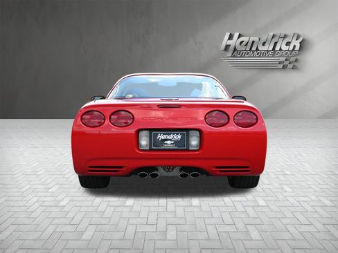 Used 2004 Chevrolet Corvette Coupe RWD image 10