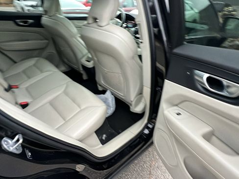 Used 2024 Volvo XC60 B5 Core image 23