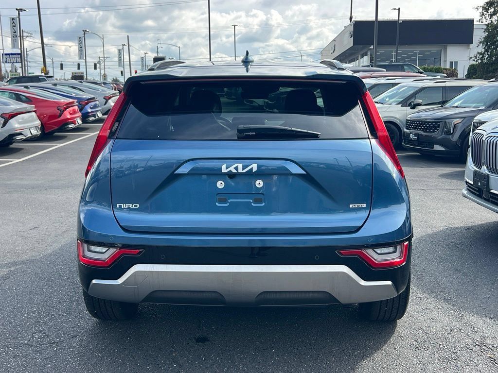 Used 2023 Kia Niro SX Touring FWD image 10