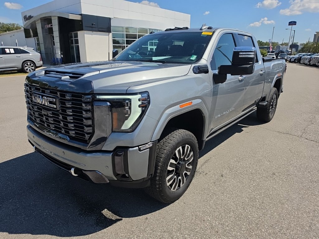 Used 2024 GMC Sierra 2500 Denali Ultimate AWD/4WD image 3
