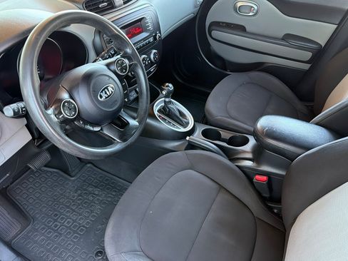 Used 2015 Kia Soul FWD image 12