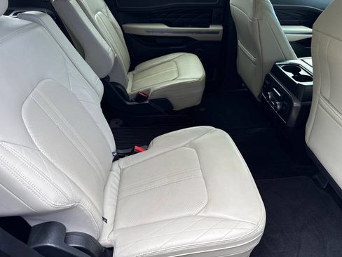 Used 2018 Ford Expedition Platinum RWD image 15