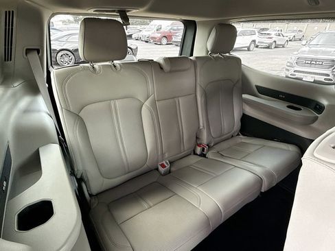 New 2024 Jeep Wagoneer Series II w/ Flexible Seating Group image 27