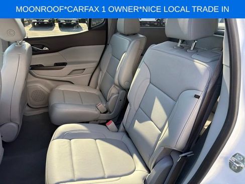 Used 2023 GMC Acadia SLT w/ Technology Package FWD image 17