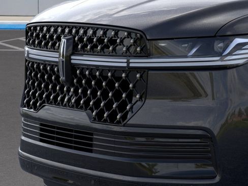 New 2026 Lincoln Navigator L Black Label AWD/4WD image 17