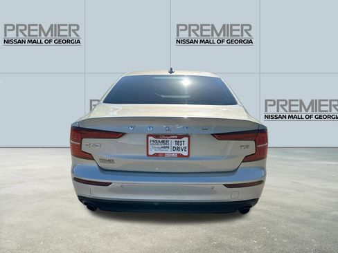 Used 2019 Volvo S60 T5 Momentum w/ Multimedia Package FWD image 6