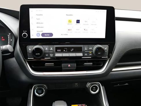 Used 2025 Toyota Grand Highlander XLE image 22