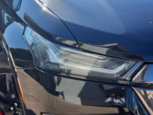 Used 2023 Chevrolet Traverse Premier w/ Redline Edition AWD/4WD image 36