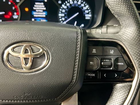Used 2023 Toyota Tundra Limited AWD/4WD image 19