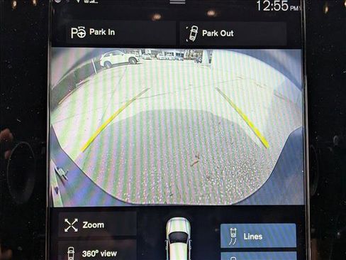 Used 2019 Volvo XC40 T5 R-Design image 10