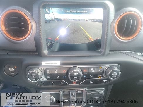 Used 2022 Jeep Gladiator Mojave w/ Cold Weather Group image 12