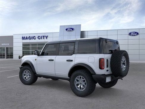 New 2025 Ford Bronco Badlands image 4