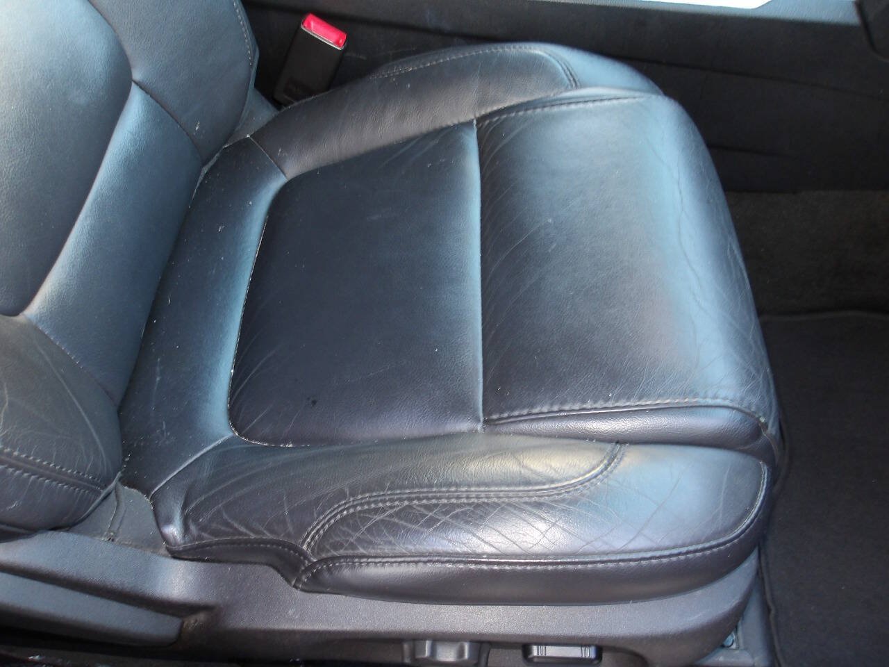 Used 2014 Ford Explorer XLT w/ Equipment Group 202A FWD image 25
