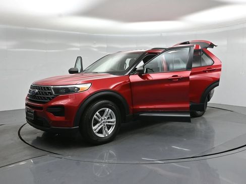 Used 2023 Ford Explorer XLT RWD image 28