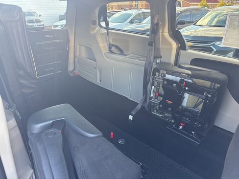 Used 2016 Dodge Grand Caravan SE w/ Quick Order Package 29E SE image 23