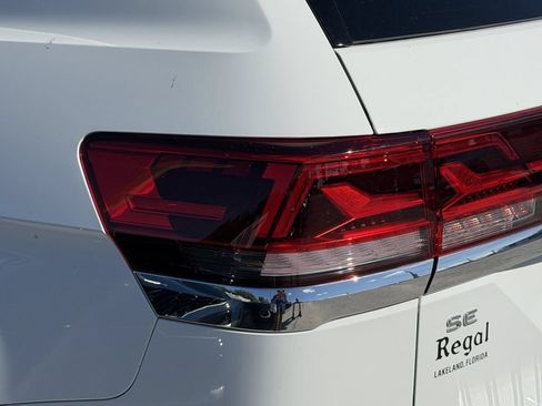 Used 2024 Volkswagen Atlas SE w/ Panoramic Sunroof Package FWD image 12