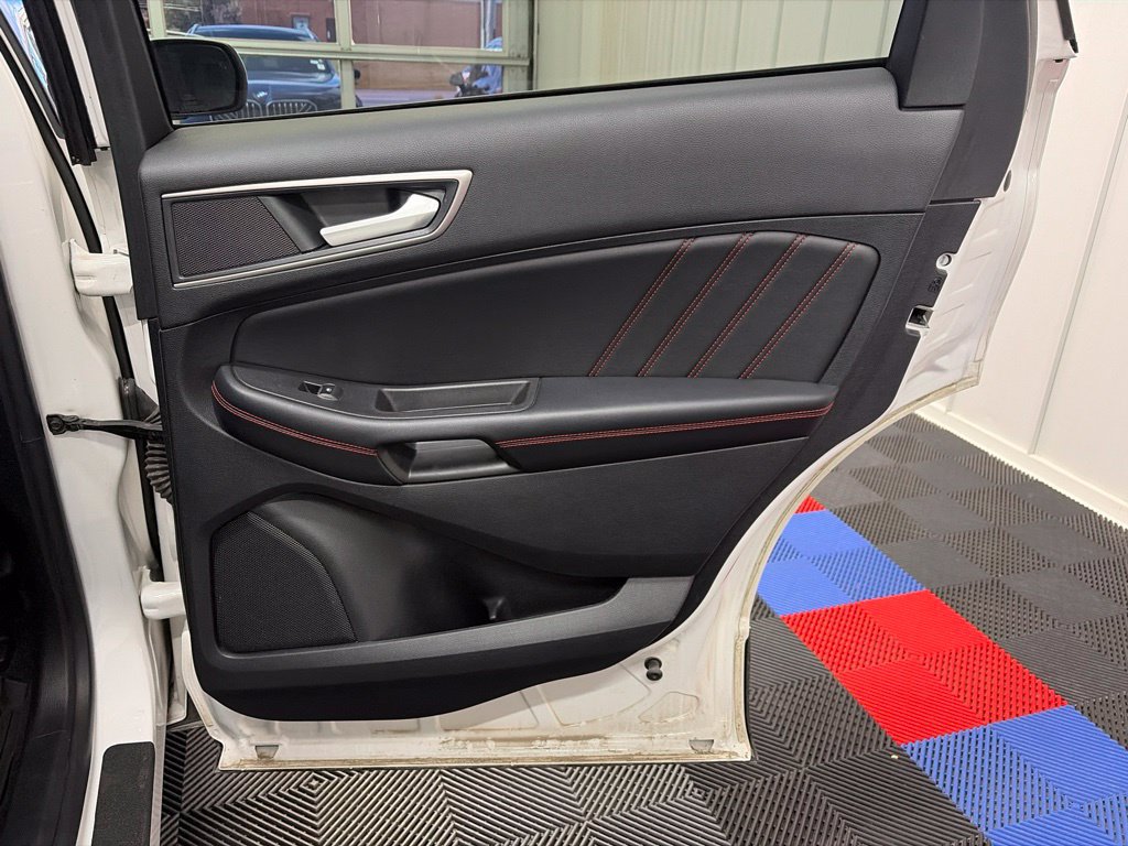 Used 2022 Ford Edge ST-Line w/ Cold Weather Package AWD/4WD image 19