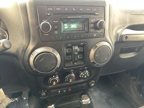 Used 2015 Jeep Wrangler Unlimited Sport w/ Quick Order Package 24S AWD/4WD image 56