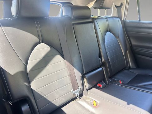 Used 2026 Toyota Highlander XLE w/ Protection Package #3 (TMS) AWD/4WD image 18