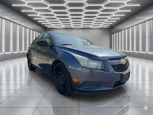 Used 2013 Chevrolet Cruze LS FWD image 4