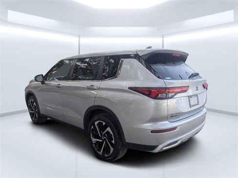 Used 2022 Mitsubishi Outlander SE image 5