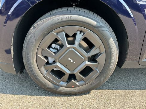 New 2026 Kia Carnival EX image 9