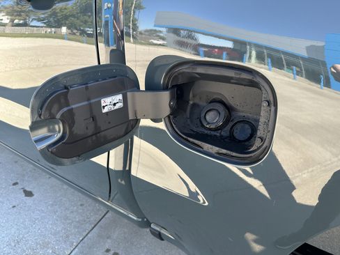 Used 2025 Chevrolet Silverado 1500 LT image 12