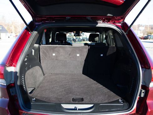 Used 2018 Jeep Grand Cherokee Laredo image 24