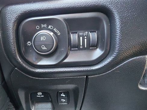 Used 2019 RAM 1500 Big Horn AWD/4WD image 10