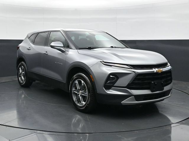 Used 2025 Chevrolet Blazer LT FWD image 4