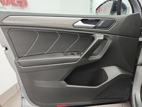 Certified 2023 Volkswagen Tiguan SE R-Line image 8