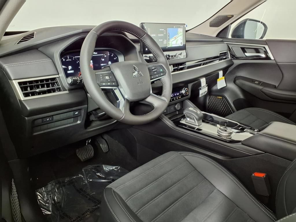 Used 2025 Mitsubishi Outlander SE FWD image 15