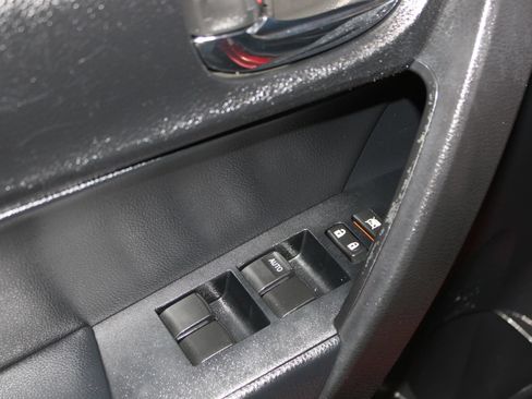 Used 2016 Toyota Corolla LE FWD image 9