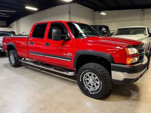 Used 2006 Chevrolet Silverado 2500 LT w/ Heavy-Duty Power Package AWD/4WD image 1