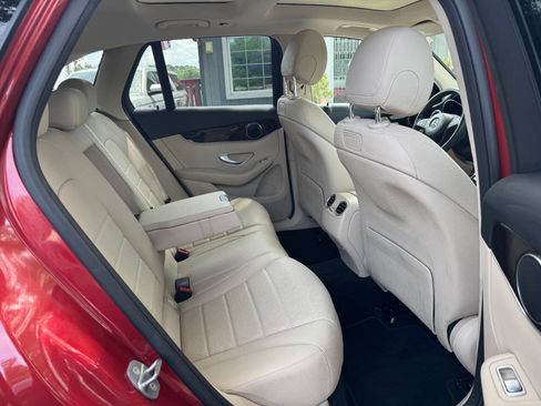 Used 2019 Mercedes-Benz GLC 300 4MATIC image 14