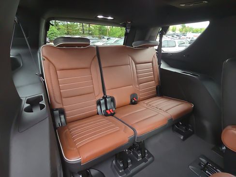 Used 2023 GMC Yukon Denali Ultimate AWD/4WD image 12