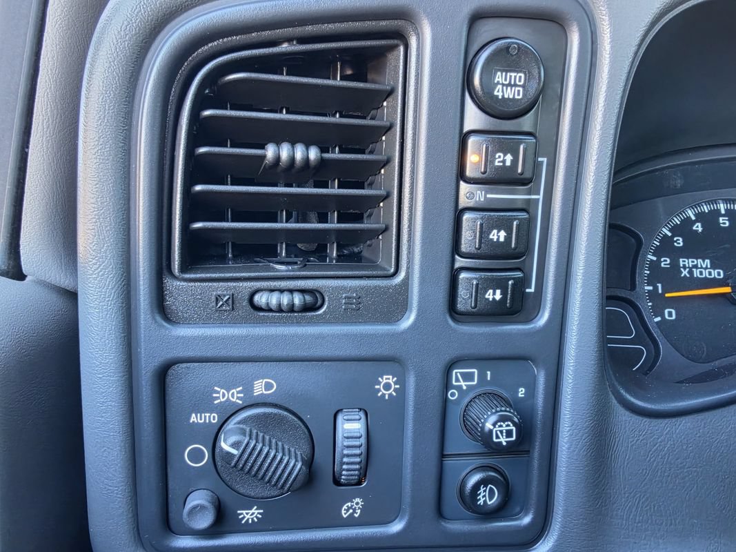 Used 2004 Chevrolet Tahoe LS w/ Preferred Equipment Group AWD/4WD image 13