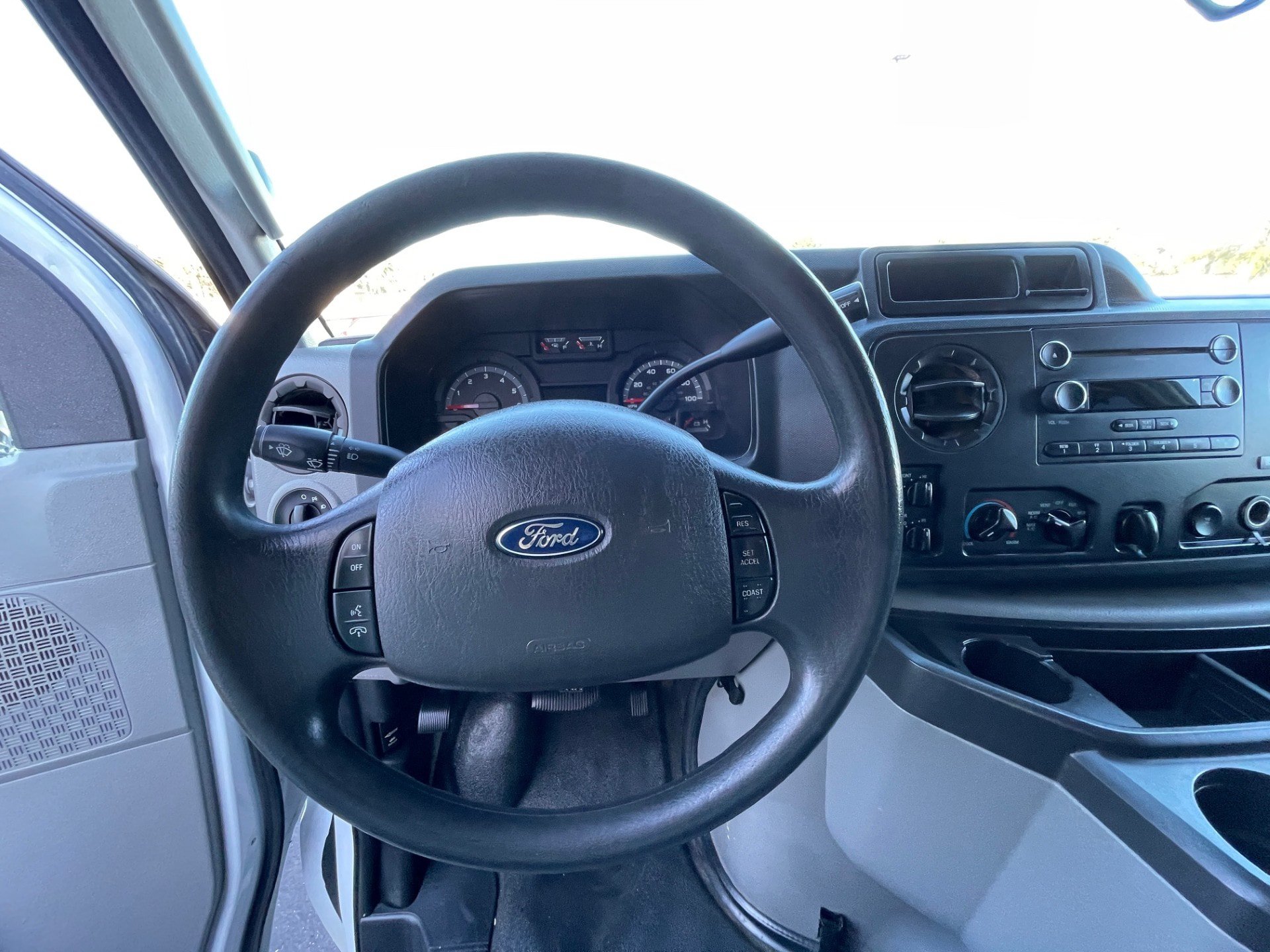 Used 2014 Ford E-350 and Econoline 350 XL w/ Power Windows & Locks Group RWD image 16