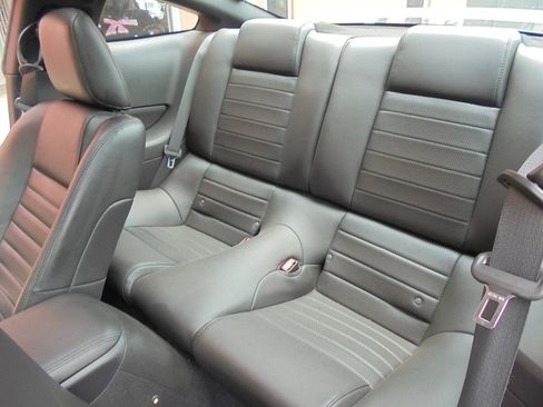 Used 2009 Ford Mustang GT RWD image 10