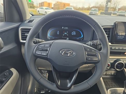 Used 2025 Hyundai Venue Limited image 14