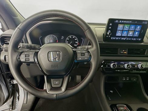 Certified 2025 Honda Pilot TrailSport image 11