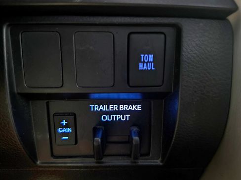 Used 2021 Toyota Tundra SR5 w/ SR5 Leather Package AWD/4WD image 31