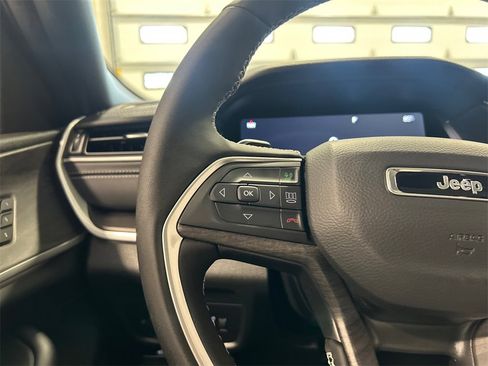 New 2025 Jeep Grand Cherokee Limited image 19
