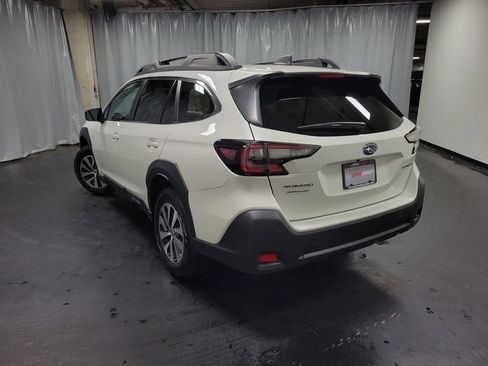Used 2023 Subaru Outback Premium AWD/4WD image 6