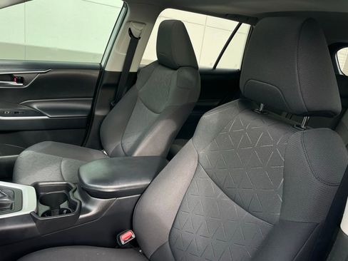 Used 2021 Toyota RAV4 XLE image 24