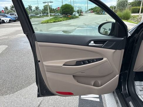 Used 2019 Hyundai Tucson Limited w/ Cargo Package FWD image 13