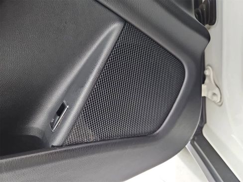 Used 2018 Mercedes-Benz GLA 250 4MATIC image 32