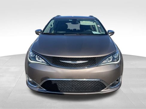 Used 2017 Chrysler Pacifica Limited image 5