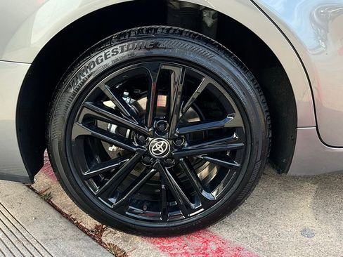 Used 2025 Toyota Camry SE image 9